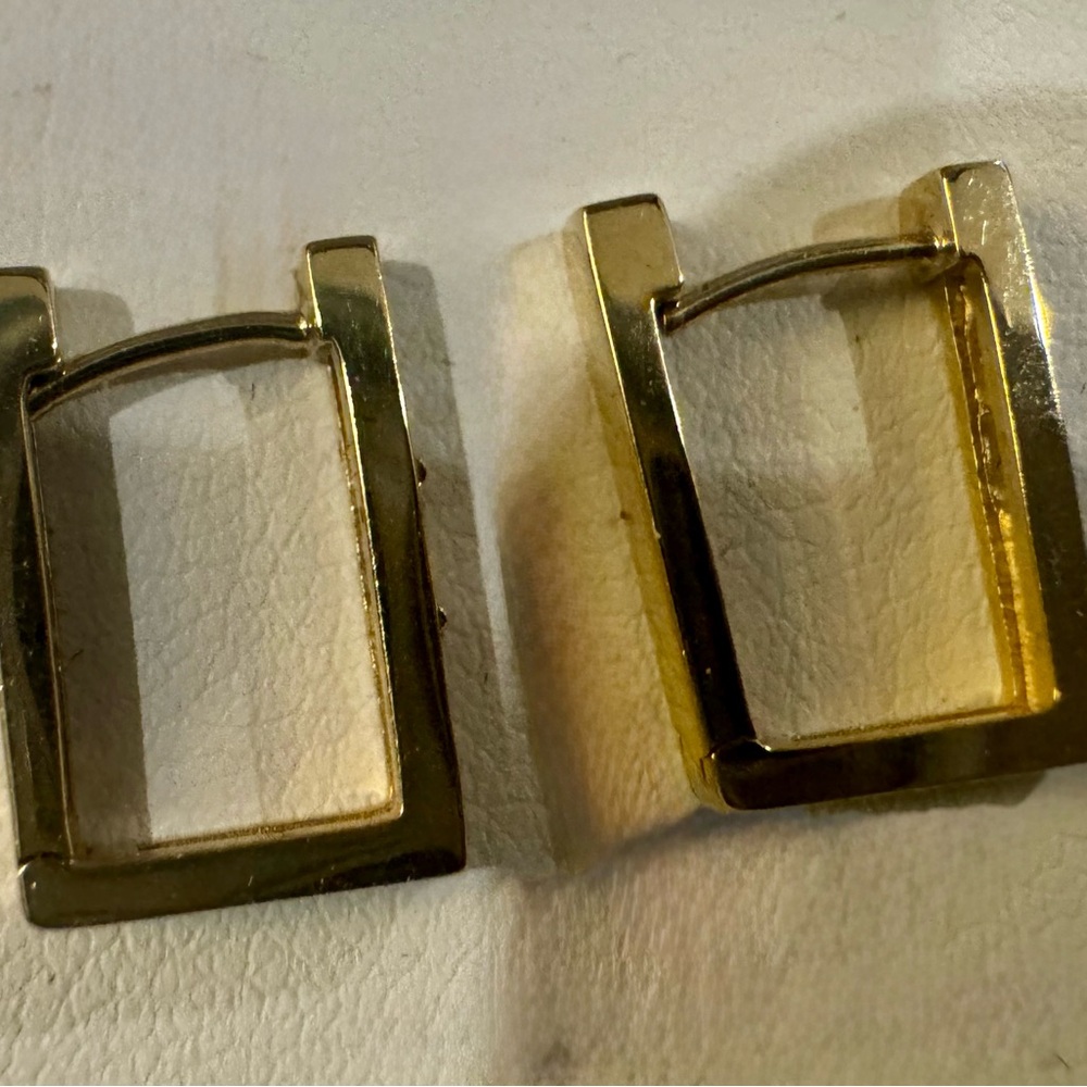 Three Stories Diamond 14k Yellow Gold Hoop Huggy Earrings
Current Retail $2780 - Picture 6 of 7